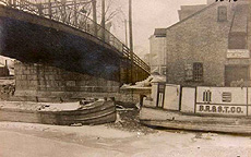 Canal boats near Washington Street Bridge