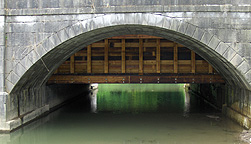 Nine Mile Creek Aqueduct restoration - View of the aqueduct trunk through
one of the arches